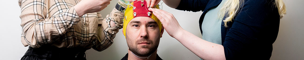 Students settling up cap for brain monitoring