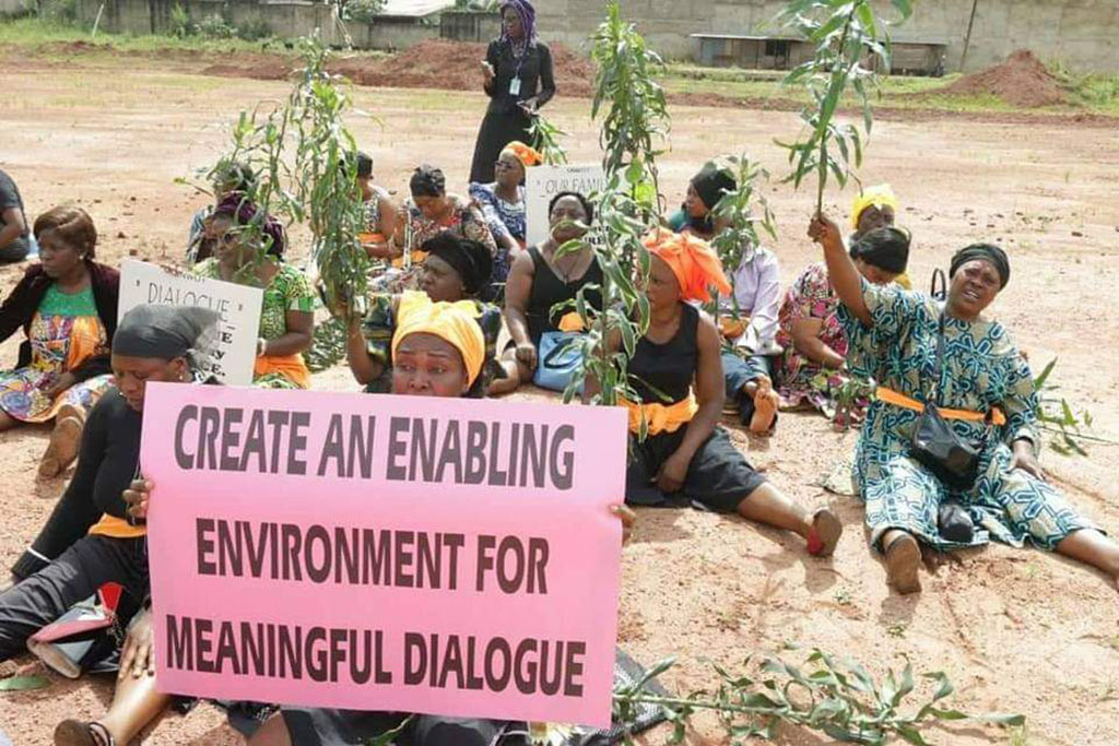 Environment for Meaningful Dialogue