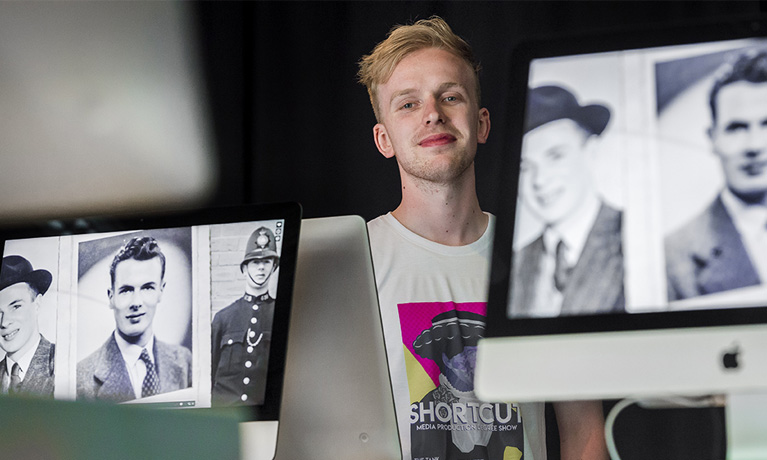 A student in the mac studio.