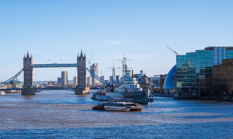 London bridge on a clear sunny day