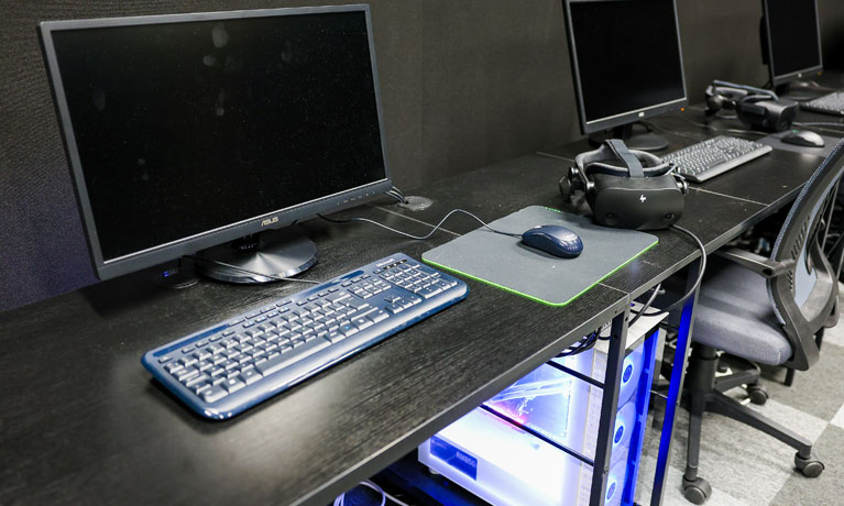 Desktops in the 360 immersive studio