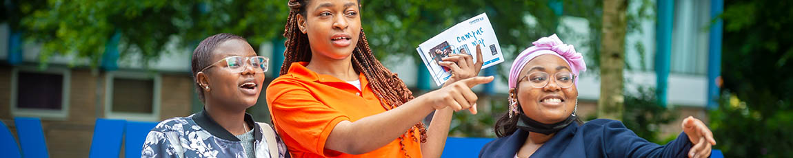 Two students receiving directions from a student ambassador. Two students receiving directions from a student ambassador.