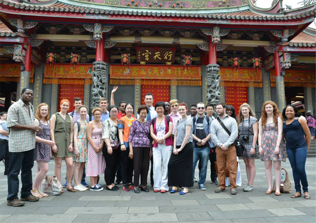 Dr Yung-Fang Chen, Dr Tony McAleavy and the 21 students from the Department of Geography group shot