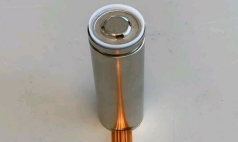 close up of a silver battery and a copper wire