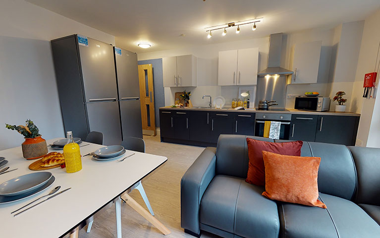 Magenta House: Kitchen for Bronze and Silver En-Suite