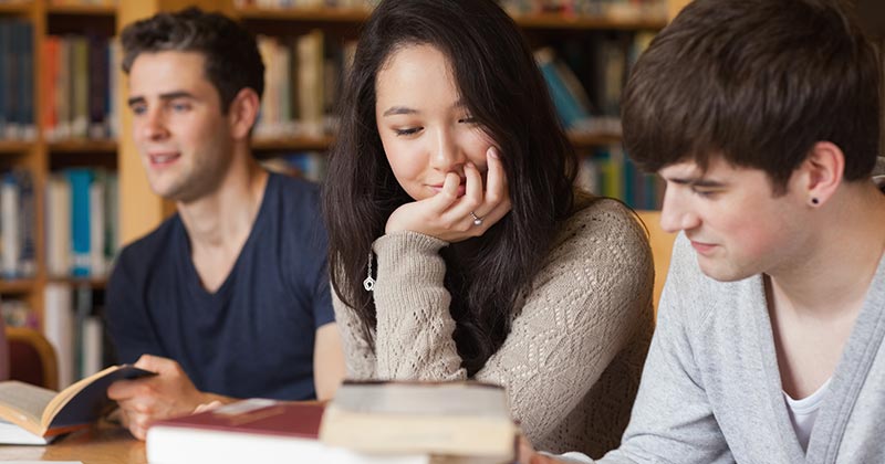 Students learning Chinese
