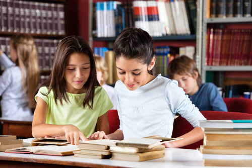 Teaching young children about the rhythms of everyday speech can &quot;significantly&quot; improve their reading.