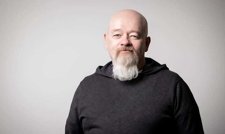 Head and shoulder shot of Paul Cartlidge