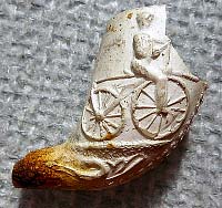 clay pipe with engraving of a penny farthing