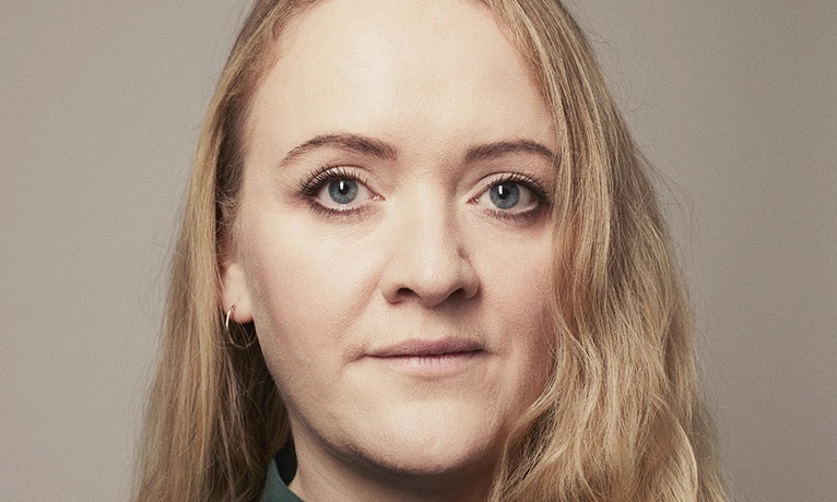 A head and shoulders image of Dr Hanna Munden looking at the camera