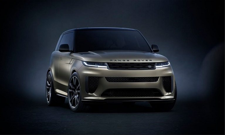 A front view of the new New Range Rover Sport SV