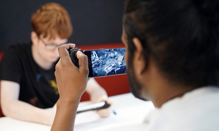 Participants of Vodafone’s 5G SA network slice for cloud gaming trial playing Battlefield 1 at Coventry University