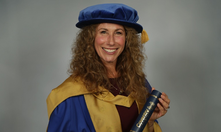 Gaynor Faye headshot